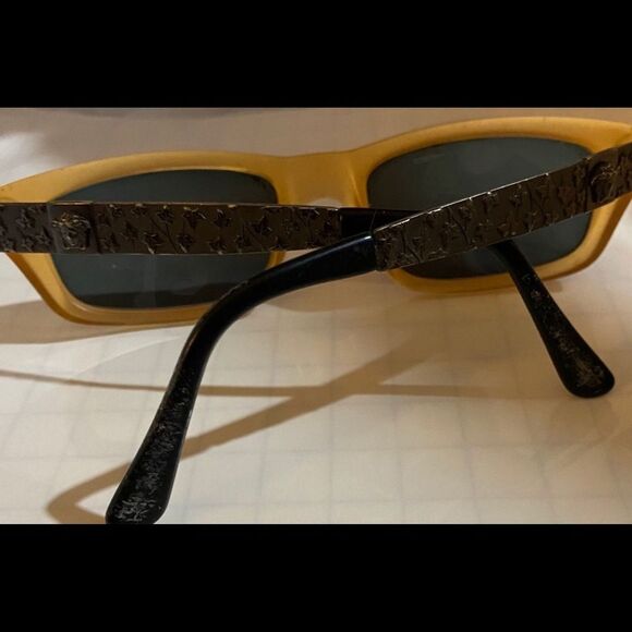 Versace 90s Vintage Sunglasses Unisex Metal and Gold Frames READ DESCRIPTION - Picture 2 of 16